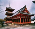 В японском храме Киемидзу-дэра, в древнем городе Киото, Япония